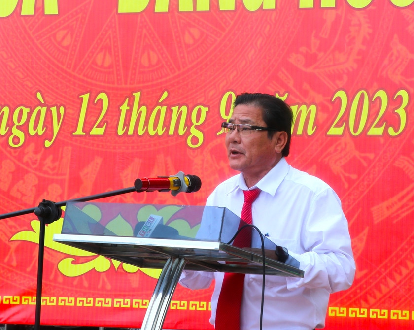 Ông Trần Ngọc Nhung-Giám đốc Sở Văn hóa-Thể thao và Du lịch tỉnh Gia Lai đọc diễn văn tại lễ kỷ niệm 231 năm ngày mất của Hoàng đế Quang Trung (1792-2023). Ảnh: Ngọc Minh