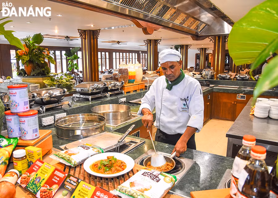 Một số cơ sở lưu trú đã quan tâm đến bếp ăn của thị trường khách Hồi giáo. Ảnh: THU HÀ/DNO