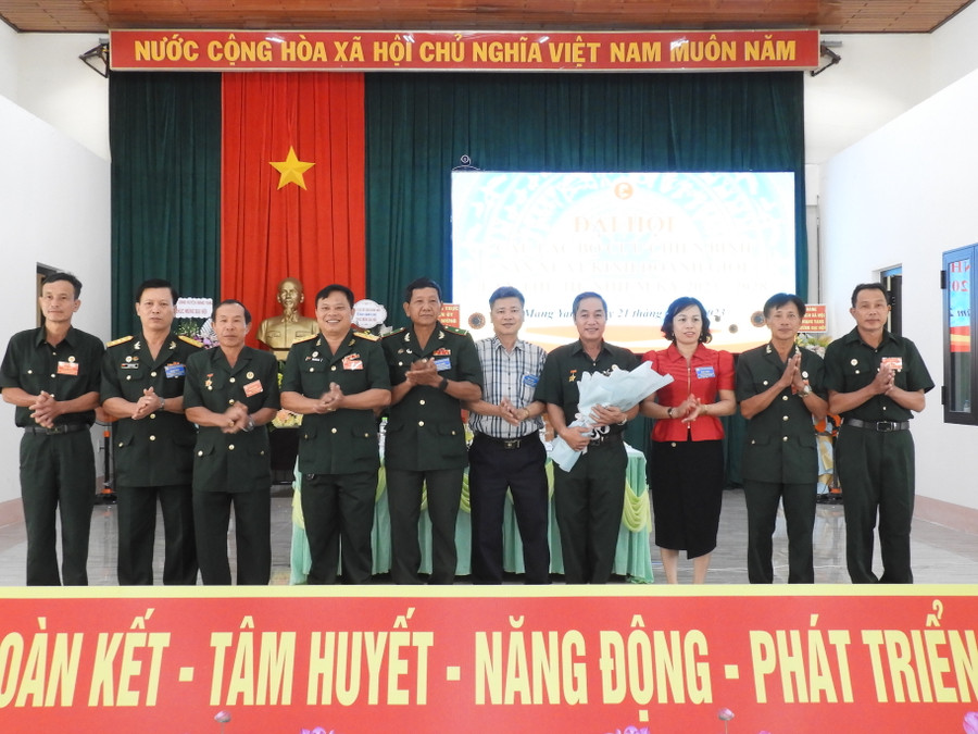 Ban chấp hành Câu lạc bộ CCB sản xuất kinh doanh giỏi huyện Mang Yang nhiệm kỳ 2023-2028 ra mắt đại hội. Ảnh: Thanh Nhật