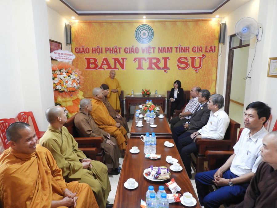 Ban Trị sự Giáo hội Phật giáo Việt Nam tỉnh tiếp đoàn công tác của tỉnh thăm và chúc mừng Đại lễ Phật đản tại Văn phòng Ban Trị sự Giáo hội Phật giáo Việt Nam tỉnh. Ảnh: Thanh Nhật Ban Trị sự Giáo hội Phật giáo Việt Nam tỉnh tiếp đoàn công tác của tỉnh thăm và chúc mừng Đại lễ Phật đản tại Văn phòng Ban Trị sự Giáo hội Phật giáo Việt Nam tỉnh. Ảnh: Thanh Nhật