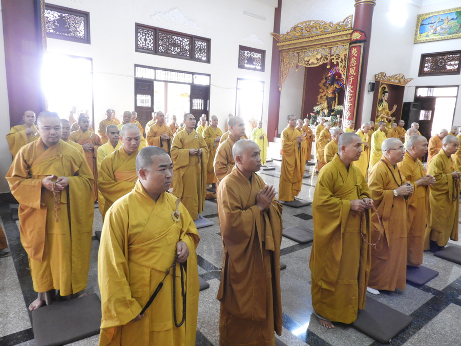 Các vị tu sỹ trẻ tham gia mùa An cư Kiết hạ Phật lịch 2567. Ảnh: Thanh Nhật