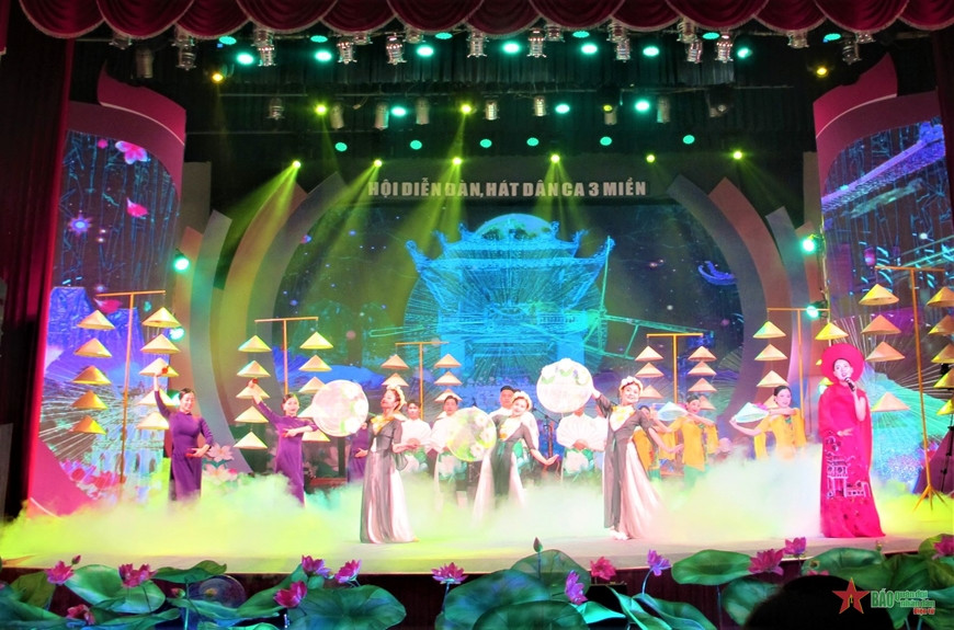 Tiết mục nghệ thuật chào mừng khai mạc hội diễn. Ảnh: Hoa Lê/QĐND điện tử Tiết mục nghệ thuật chào mừng khai mạc hội diễn. Ảnh: Hoa Lê/QĐND điện tử