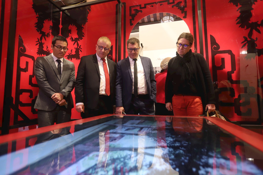 Triển lãm thu hút sự quan tâm của đông đảo công chúng trong và ngoài nước. Ảnh: Báo Hà Nội mới Online.