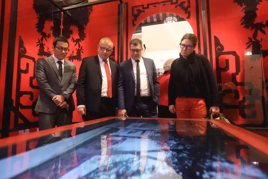 Triển lãm thu hút sự quan tâm của đông đảo công chúng trong và ngoài nước. Ảnh: Báo Hà Nội mới Online.