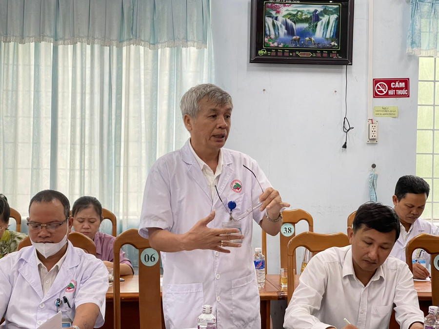 Bác sĩ Huỳnh Ngọc Thiên-Giám đốc Trung tâm Y tế huyện Ia Pa nêu kiến nghị tại buổi giám sát. Ảnh: Vũ Chi Bác sĩ Huỳnh Ngọc Thiên-Giám đốc Trung tâm Y tế huyện Ia Pa nêu kiến nghị tại buổi giám sát. Ảnh: Vũ Chi