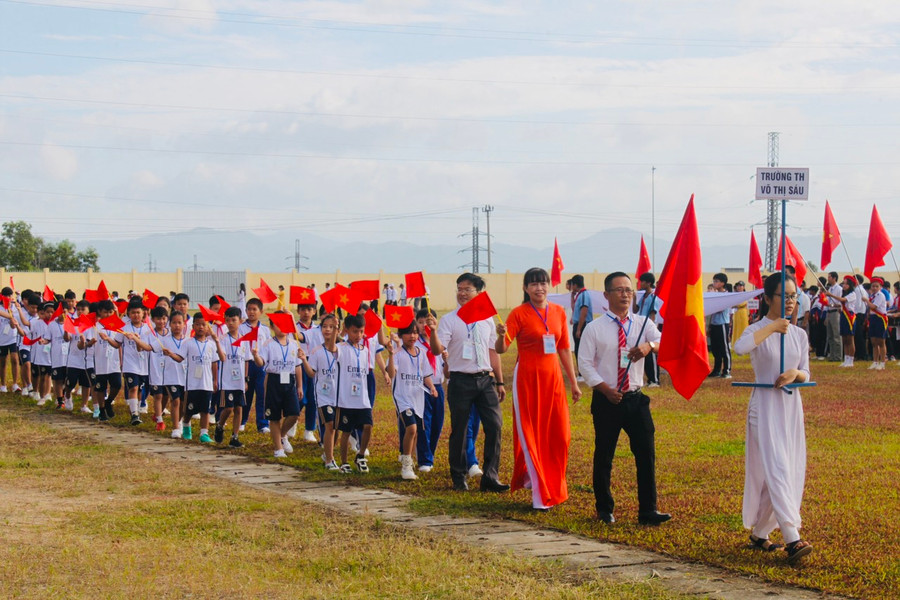Màn diễu hành của các đoàn vận động viên tham gia Hội khỏe Phù Đổng thị xã Ayun Pa lần thứ XI năm 2023. Ảnh: Vũ Chi Màn diễu hành của các đoàn vận động viên tham gia Hội khỏe Phù Đổng thị xã Ayun Pa lần thứ XI năm 2023. Ảnh: Vũ Chi