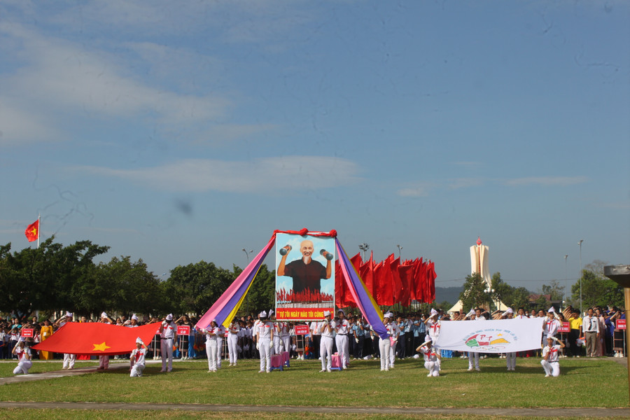 Lễ khai mạc Hội khỏe Phù Đổng huyện Phú Thiện lần thứ V năm 2023 diễn ra long trọng. Ảnh: Vũ Chi Lễ khai mạc Hội khỏe Phù Đổng huyện Phú Thiện lần thứ V năm 2023 diễn ra long trọng. Ảnh: Vũ Chi