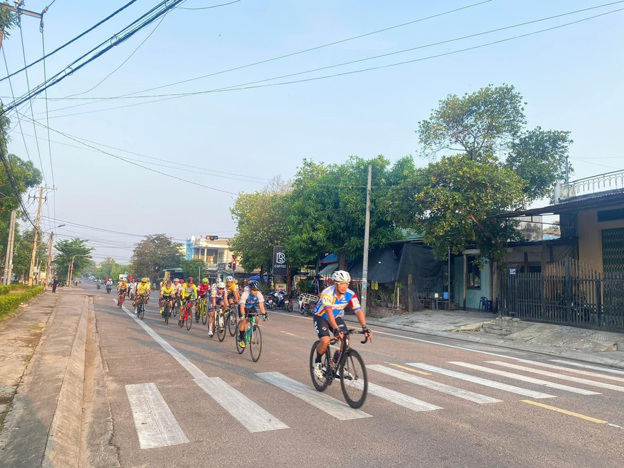Giải đua xe đạp phong trào thị xã Ayun Pa lần thứ 3 năm 2024 được tổ chức vào ngày đầu tiên của kỳ nghỉ lễ thu hút gần 100 cua rơ tranh tài. Ảnh: Nguyễn Sang Giải đua xe đạp phong trào thị xã Ayun Pa lần thứ 3 năm 2024 được tổ chức vào ngày đầu tiên của kỳ nghỉ lễ thu hút gần 100 cua rơ tranh tài. Ảnh: Nguyễn Sang