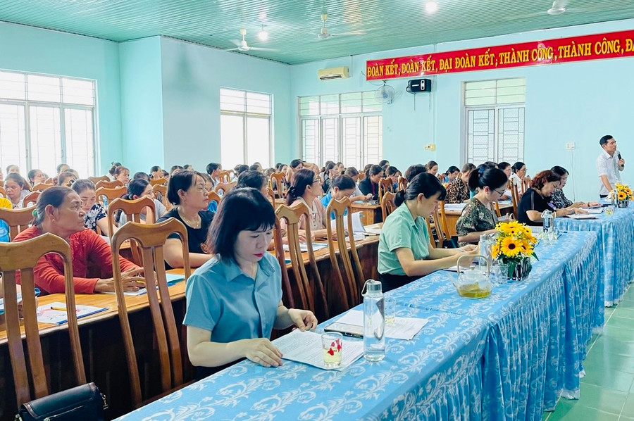 100 cán bộ, hội viên phụ nữ thị xã Ayun Pa tham gia lớp tập huấn. Ảnh: Vũ Chi