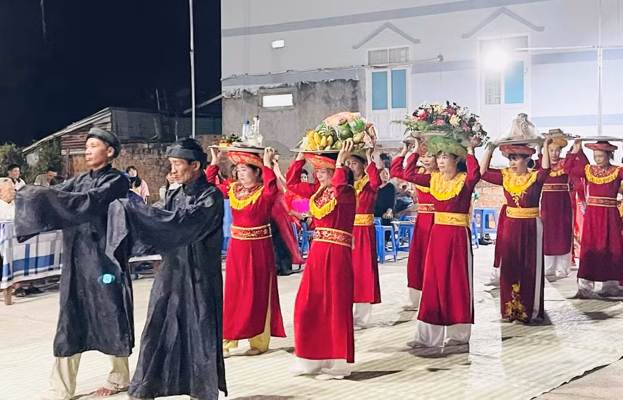 Ban tế lễ dâng hương, dâng hoa tưởng niệm các Vua Hùng. Ảnh: Vũ Chi