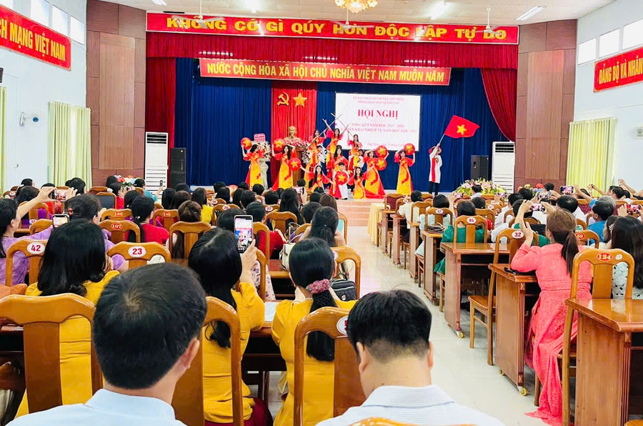 Quang cảnh hội nghị tổng kết năm học. Ảnh: Vũ Chi