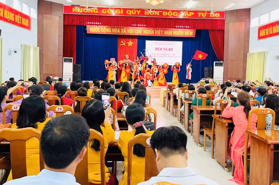 Quang cảnh hội nghị tổng kết năm học. Ảnh: Vũ Chi