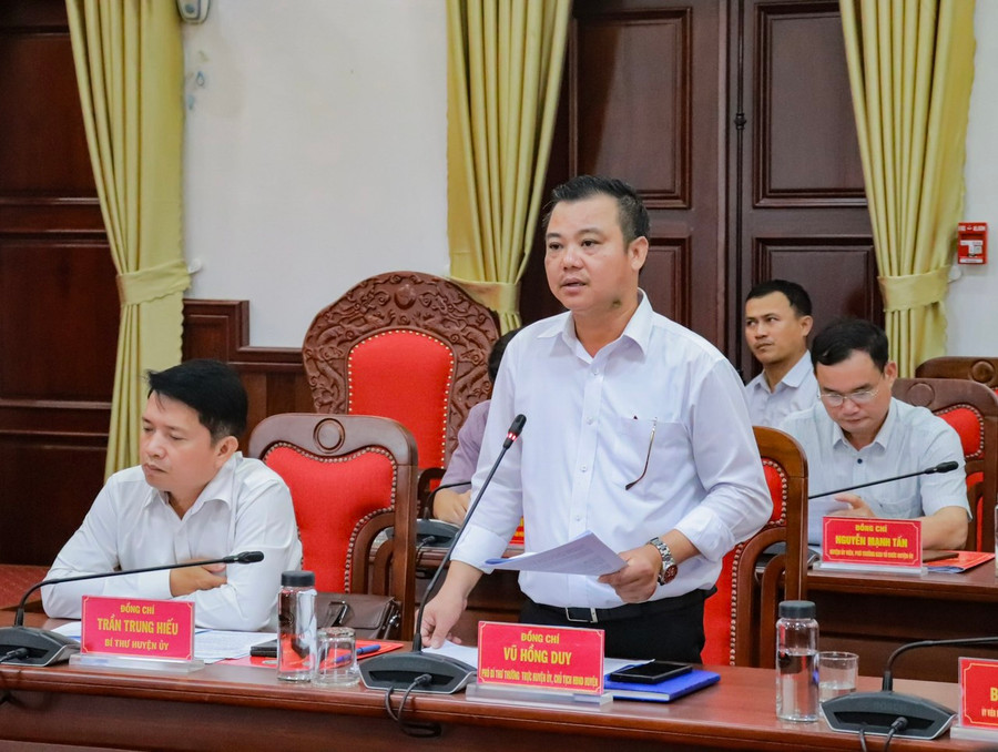 Phó Bí thư Thường trực Huyện ủy Phú Thiện Vũ Hồng Duy phát biểu tại buổi làm việc. Ảnh: Vũ Chi