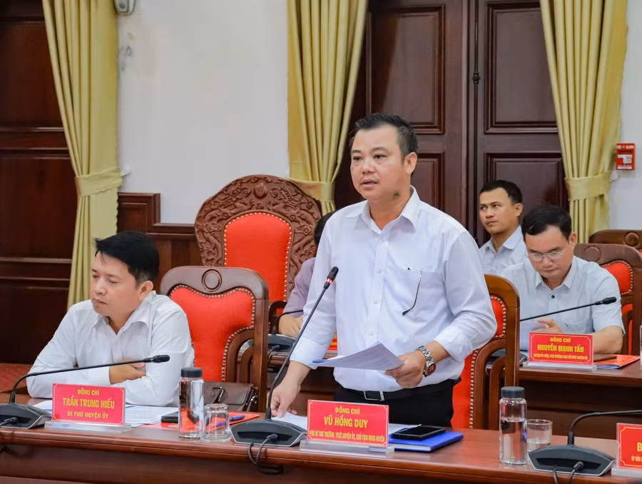 Phó Bí thư Thường trực Huyện ủy Phú Thiện Vũ Hồng Duy phát biểu tại buổi làm việc. Ảnh: Vũ Chi