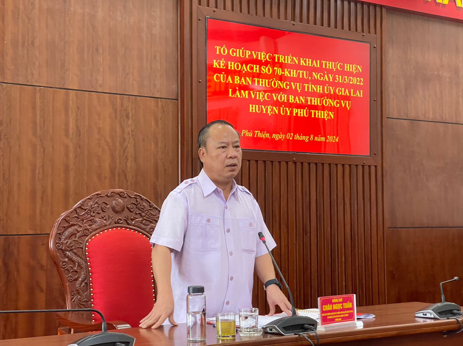 Phó Bí thư Thường trực Tỉnh ủy Châu Ngọc Tuấn phát biểu tại buổi làm việc. Ảnh: Vũ Chi