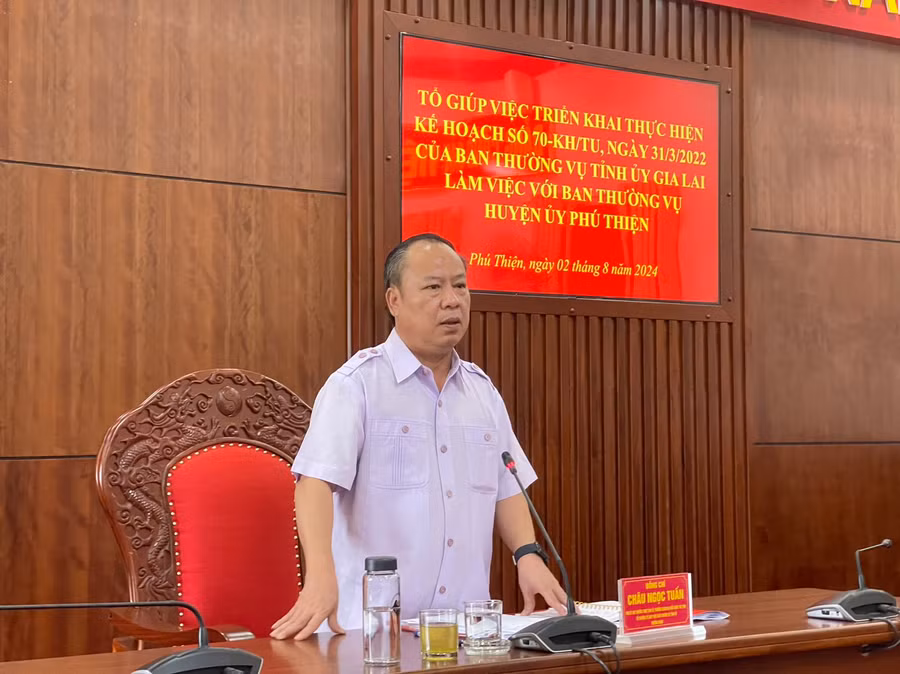 Phó Bí thư Thường trực Tỉnh ủy Châu Ngọc Tuấn phát biểu tại buổi làm việc. Ảnh: Vũ Chi