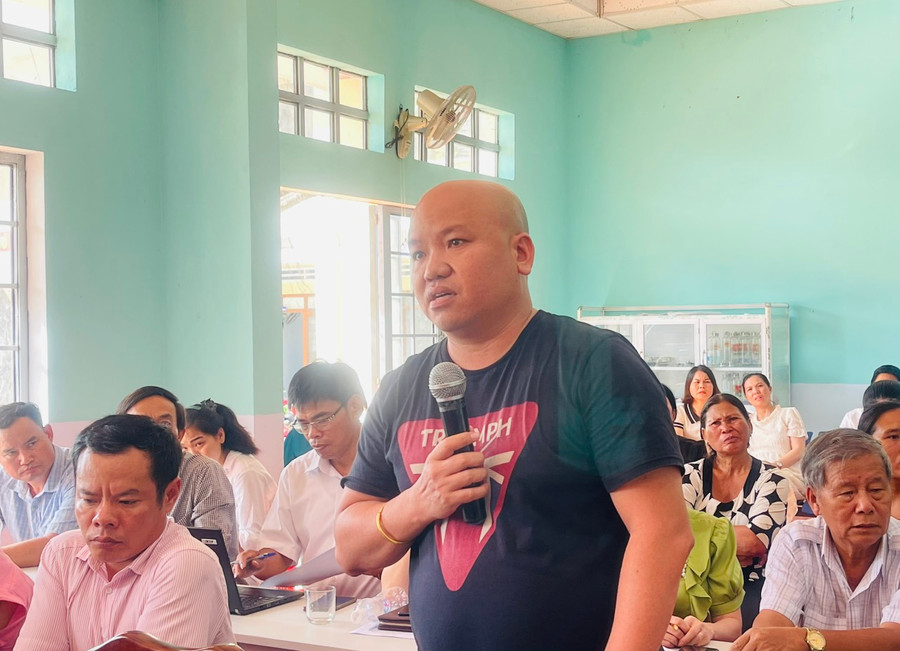 Cử tri huyện Phú Thiện nêu kiến nghị tại buổi tiếp xúc cử tri. Ảnh: Vũ Chi Cử tri huyện Phú Thiện nêu kiến nghị tại buổi tiếp xúc cử tri. Ảnh: Vũ Chi