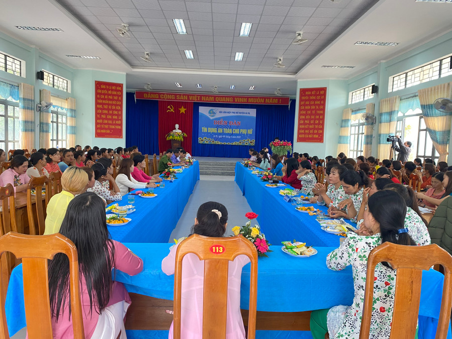 Diễn đàn thu hút 100 cán bộ, hội viên phụ nữ tham gia. Ảnh: Vũ Chi Diễn đàn thu hút 100 cán bộ, hội viên phụ nữ tham gia. Ảnh: Vũ Chi