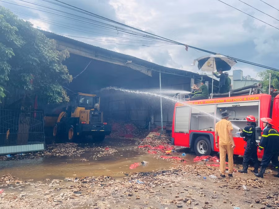 Hiện trường đám cháy kho mì tại thôn Plei Tăng A. Ảnh: Vũ Chi