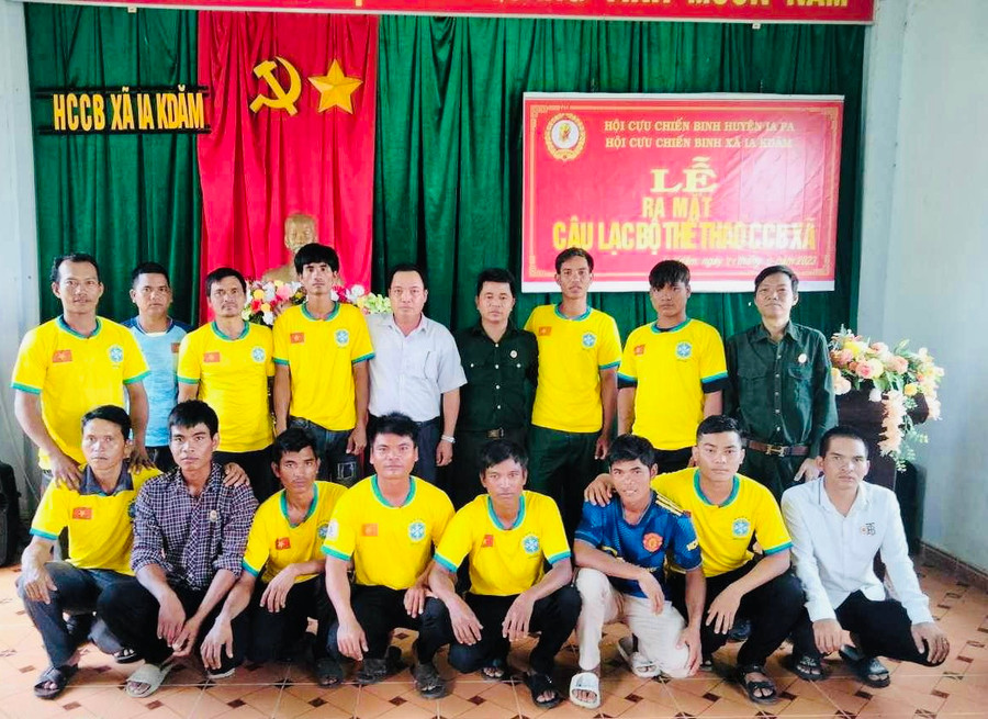 Ra mắt Câu lạc bộ thể thao Cựu chiến binh xã Ia Kdăm. Ảnh: Kpă Hoang