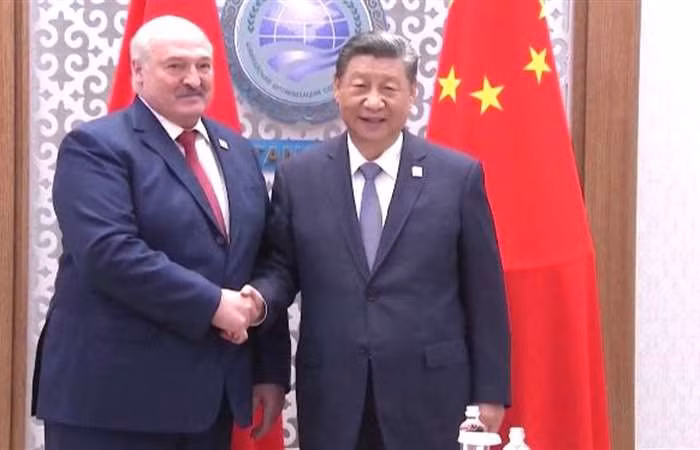 Tổng thống Belarus và Chủ tịch Trung Quốc tại Hội nghị thượng đỉnh SCO. Ảnh: THX