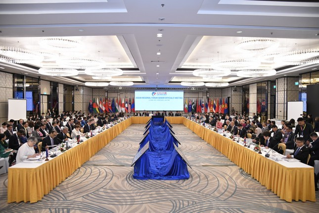 Hội nghị cấp cao SOM của ASEAN và các đối tác tại Lào ngày 8/6. Ảnh: Mofa Hội nghị cấp cao SOM của ASEAN và các đối tác tại Lào ngày 8/6. Ảnh: Mofa