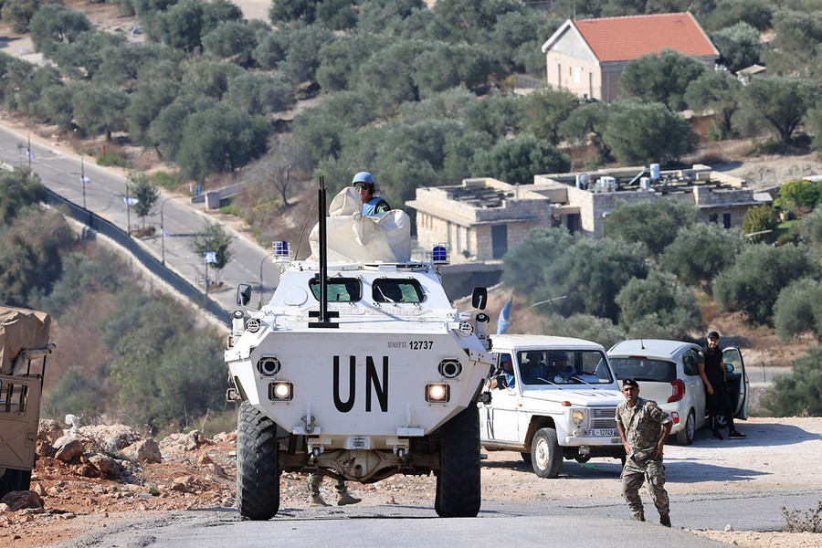 Xe chở phái bộ gìn giữ hòa bình LHQ ở nam Lebanon. Ảnh: Reuters Xe chở phái bộ gìn giữ hòa bình LHQ ở nam Lebanon. Ảnh: Reuters