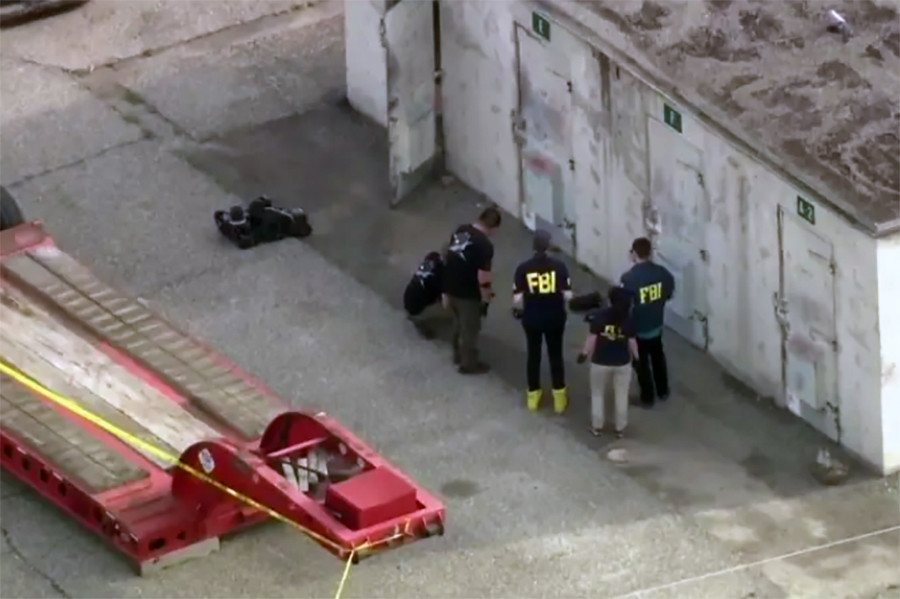 Nhân viên FBI phối hợp điều tra vụ nổ. Ảnh: VNN