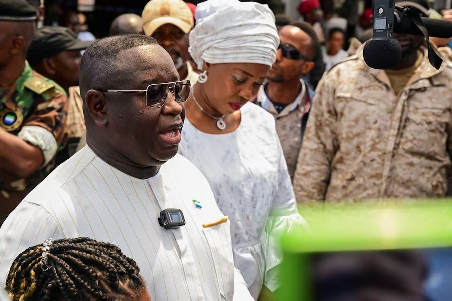 Tổng thống Siera Leone Julius Maada Bio trong một lần phát biểu với báo chí năm 2023. Ảnh: Reuters