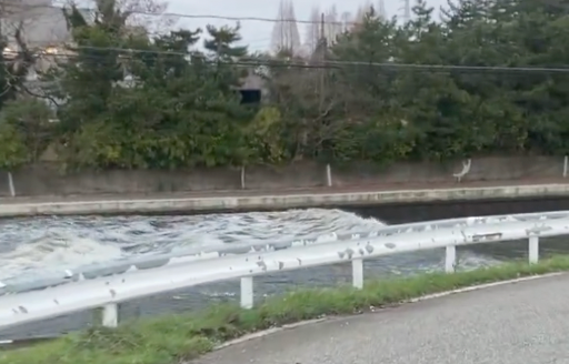 Sóng thần tấn công bờ biển phía Tây của Nhật. Ảnh: X