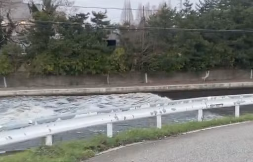 Sóng thần tấn công bờ biển phía Tây của Nhật. Ảnh: X