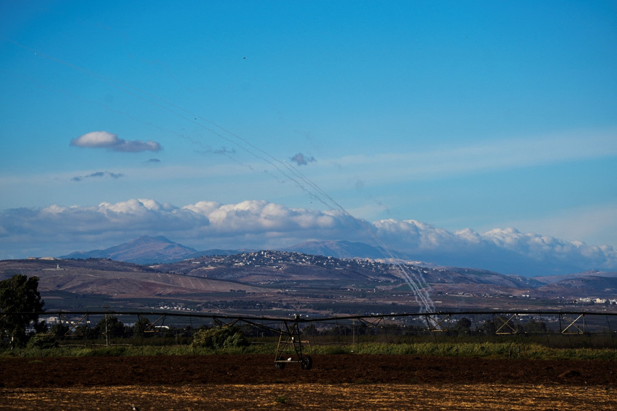 Hệ thống vòm sắt Israel đánh chặn rocket phóng từ Lebanon. Ảnh: Reuters Hệ thống vòm sắt Israel đánh chặn rocket phóng từ Lebanon. Ảnh: Reuters