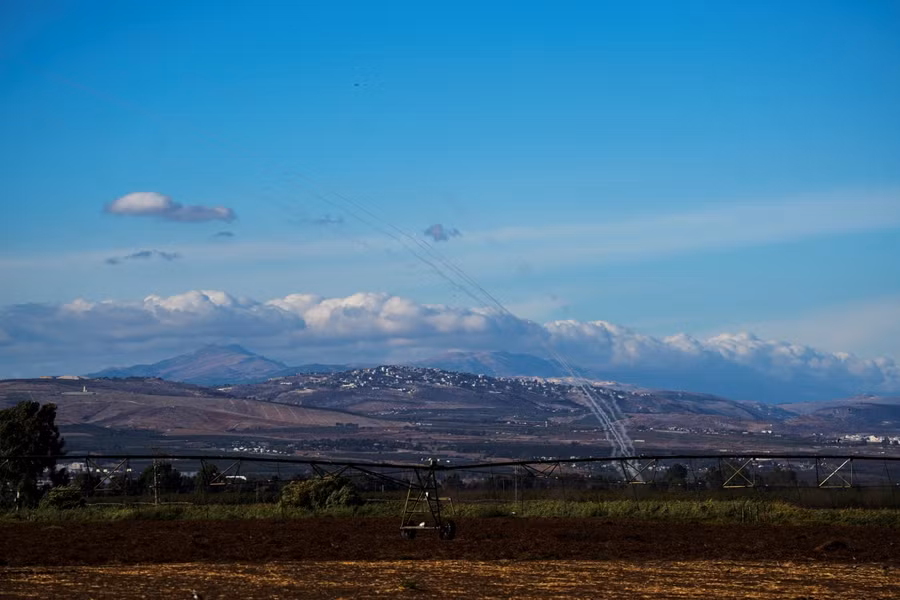 Hệ thống vòm sắt Israel đánh chặn rocket phóng từ Lebanon. Ảnh: Reuters