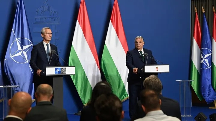 Ông Viktor Orban (phải) hội đàm với Tổng thư ký NATO Stoltenberg ngày 12/6. Ảnh: AP Ông Viktor Orban (phải) hội đàm với Tổng thư ký NATO Stoltenberg ngày 12/6. Ảnh: AP