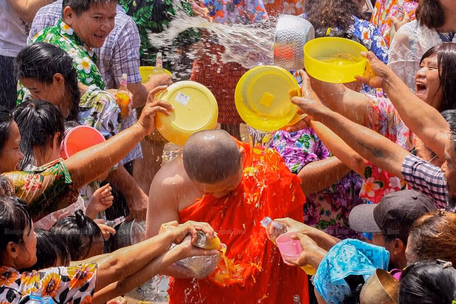 Lễ hội Songkran Thái Lan luôn thu hút đông đảo du khách. Ảnh: vneconomy.vn