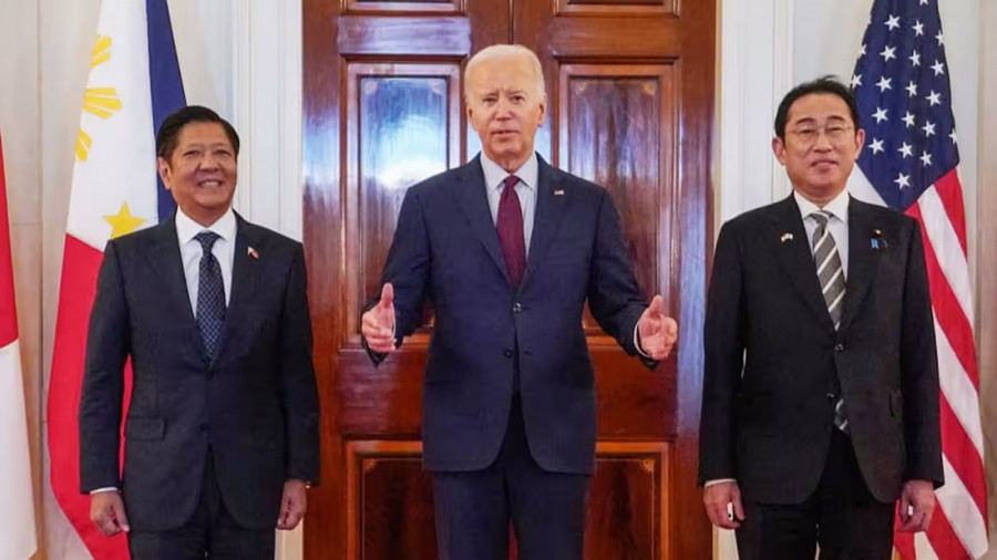 3 nhà lãnh đạo Philippines, Mỹ và Nhật tại hội nghị. Ảnh: Nikei 3 nhà lãnh đạo Philippines, Mỹ và Nhật tại hội nghị. Ảnh: Nikei