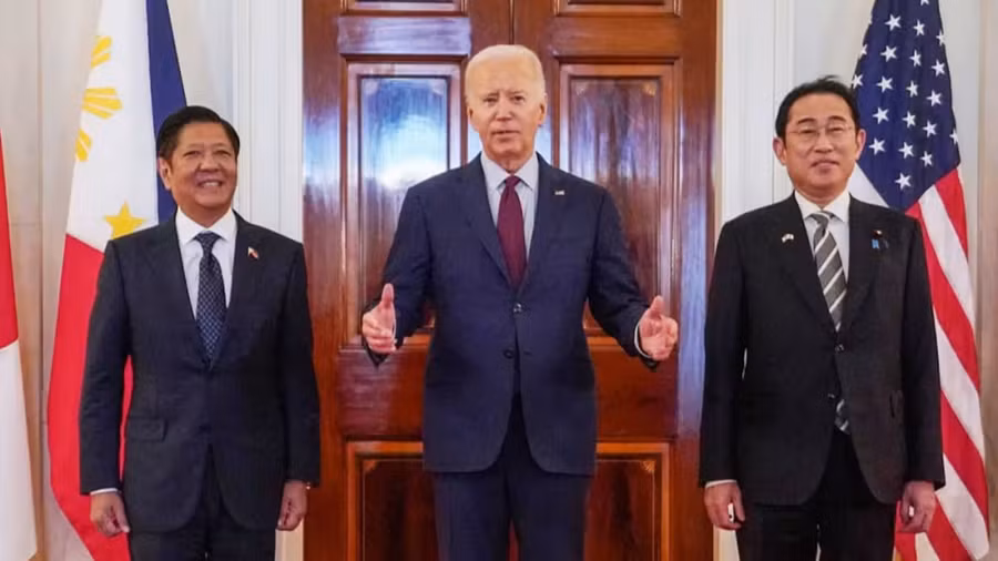 3 nhà lãnh đạo Philippines, Mỹ và Nhật tại hội nghị. Ảnh: Nikei