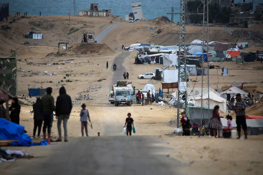 Người Palestine ở Rafah buộc phải sơ tán khi Israel tấn công thành phố. Ảnh: The Guardian Người Palestine ở Rafah buộc phải sơ tán khi Israel tấn công thành phố. Ảnh: The Guardian