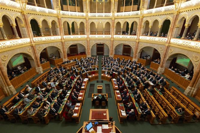 Toàn cảnh phiên họp Quốc hội Hungary thông qua nỗ lực gia nhập NATO của Thụy Điển ngày 26-2. Ảnh: THX/TTXVN Toàn cảnh phiên họp Quốc hội Hungary thông qua nỗ lực gia nhập NATO của Thụy Điển ngày 26-2. Ảnh: THX/TTXVN