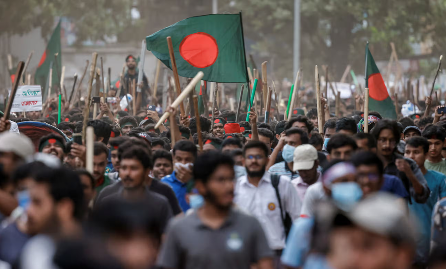 Biểu tình phản đối chính sách tuyển dụng ở Bangladesh. Ảnh: Reuters Biểu tình phản đối chính sách tuyển dụng ở Bangladesh. Ảnh: Reuters