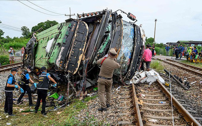 Tai nạn xảy ra tại nơi giao nhau giữa đường sắt với đường ô tô. Ảnh: vietgiaitri.com