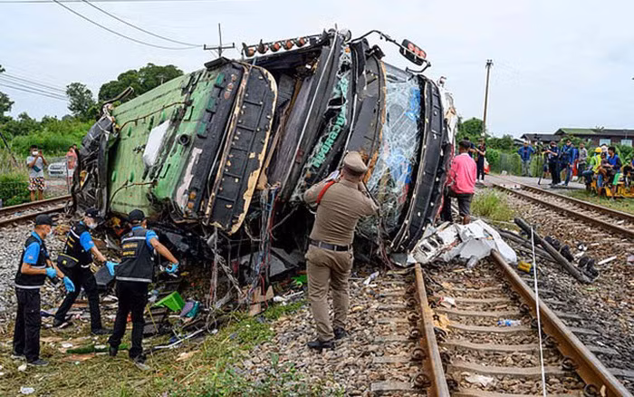 Tai nạn xảy ra tại nơi giao nhau giữa đường sắt với đường ô tô. Ảnh: vietgiaitri.com