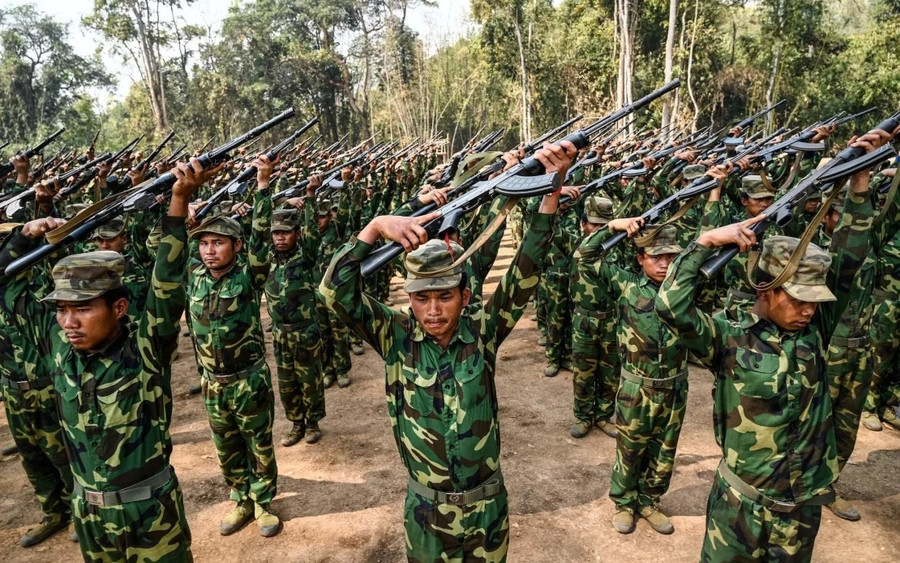 Các chiến binh thuộc lực lượng Ta&apos;ang ở Myanmar. Ảnh: AFP