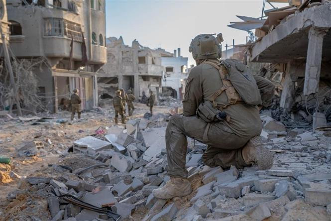 Cảnh đổ nát và binh sỹ Israel tại Gaza. Ảnh: THX/TTXVN Cảnh đổ nát và binh sỹ Israel tại Gaza. Ảnh: THX/TTXVN