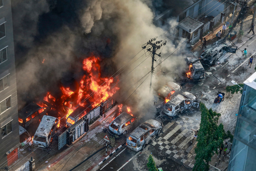 Biểu tình biến thành bạo lực ở Dhaka, Bangladesh ngày 18/7. Ảnh: AFP Biểu tình biến thành bạo lực ở Dhaka, Bangladesh ngày 18/7. Ảnh: AFP