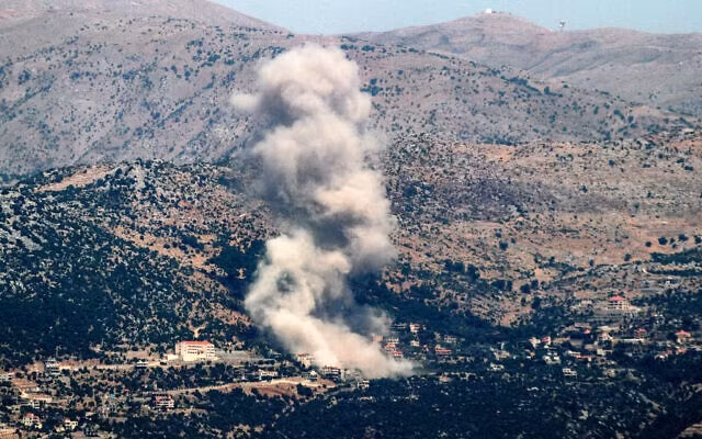Làng Kfarshuba phía Nam Lebalon bị Israel pháo kích ngày 26/6. Ảnh: AFP