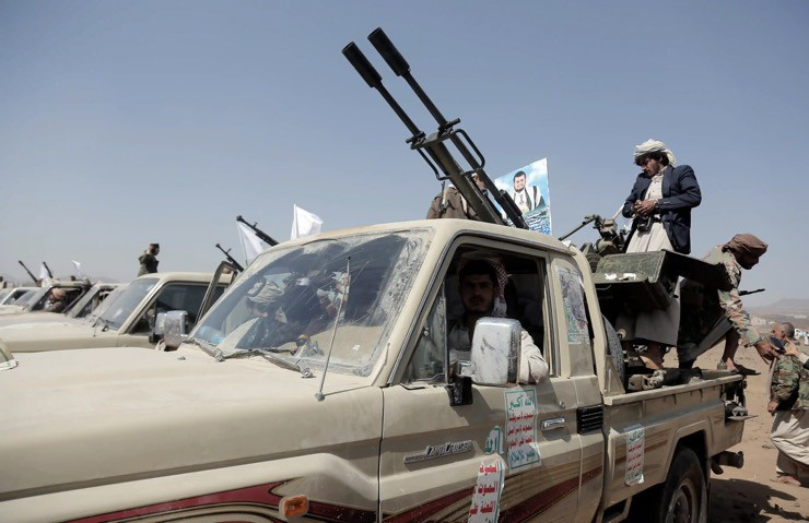 Chiến binh Houthi tuần hành ủng hộ Dải Gaza ngày 4-1. Ảnh: NĐT Chiến binh Houthi tuần hành ủng hộ Dải Gaza ngày 4-1. Ảnh: NĐT