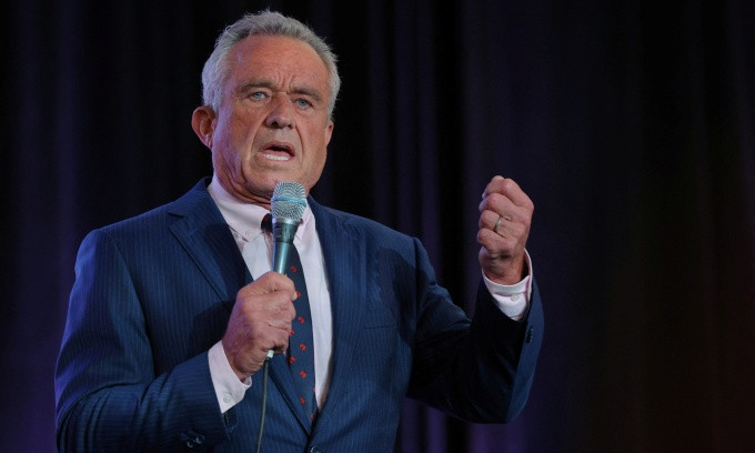 Ứng cử viên độc lập Robert F. Kennerdy Jr. phát biểu tại một sự kiện ở Washington. Ảnh: Reuters