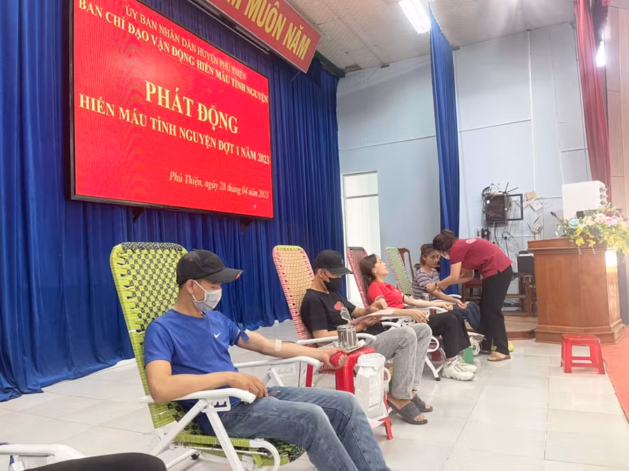 Tiếp nhận 337 đơn vị máu an toàn trong lễ phát động hiến máu tình nguyện đợt 1 năm 2023 tại huyện Phú Thiện. Ảnh: Vũ Chi