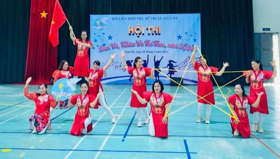 Phần thi của Hội LHPN phường Hòa Bình đạt giải nhất hội thi. Ảnh: Vũ Chi Phần thi của Hội LHPN phường Hòa Bình đạt giải nhất hội thi. Ảnh: Vũ Chi